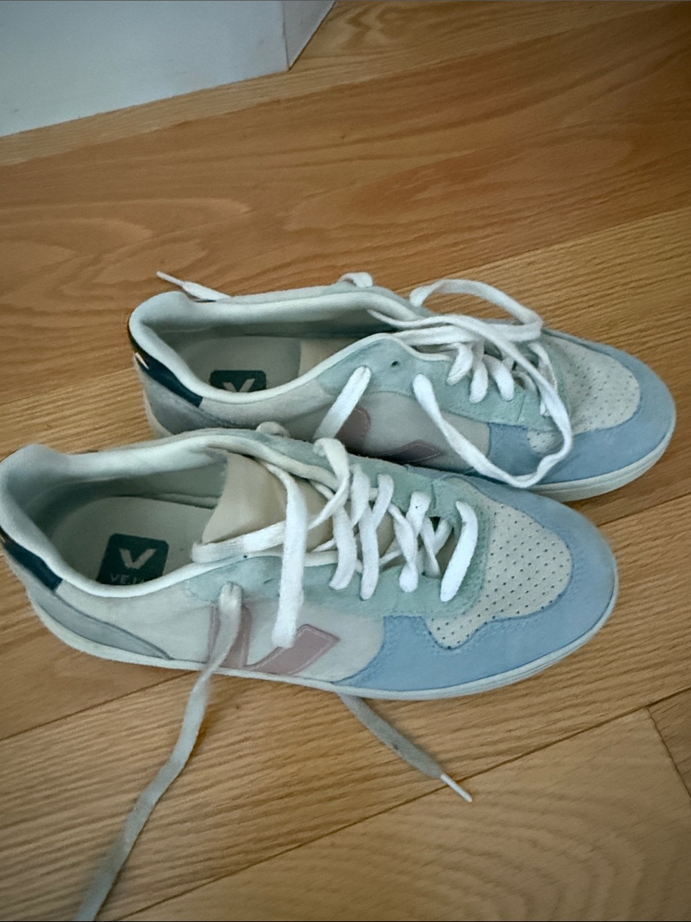 Veja women’s Sneakers in Light Blue, Cream and Pale Pink